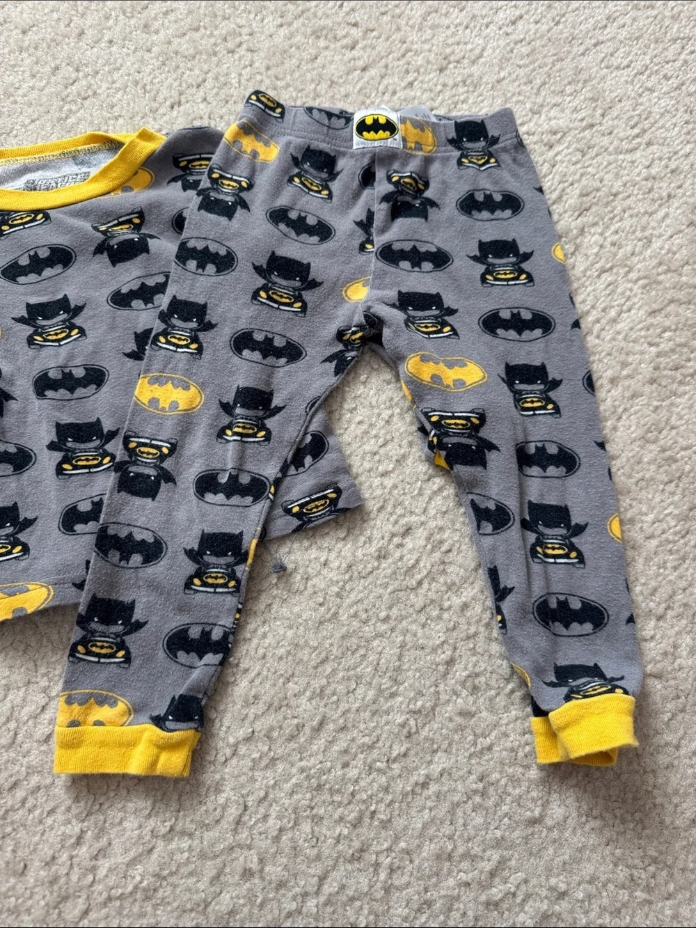 Justice Batman Kids' 2-Piece Pajama Set in Gray and Yellow - Size 3T